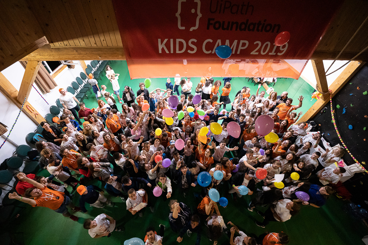 UiPath's tweet photo. While our robots push human achievement further, our humans fight for a ๐ where everybody has access to education. Cheers to all the volunteers in #UiPathFoundation and their effort to help Romanian kids come closer to their dreams. Happy #VolunteerDay - https://t.co/i5UtD7mbed. https://t.co/LmlzMAnPEJ
