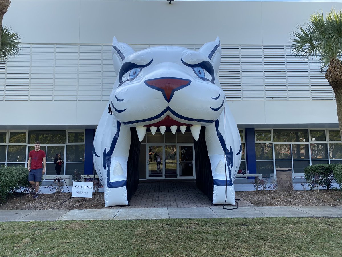 Jamar_STU's tweet photo. Ready to go for our @AdmissionsSTU Counselor Luncheon!!! So excited to see all of the wonderful counselors I’ve had the opportunity to work with. It’s going to be a great day! #STUMiami #VisitSTU #Counselor #Luncheon #LeadersForLife #GoBobcats 😁🐾 https://t.co/uKATzCyggc