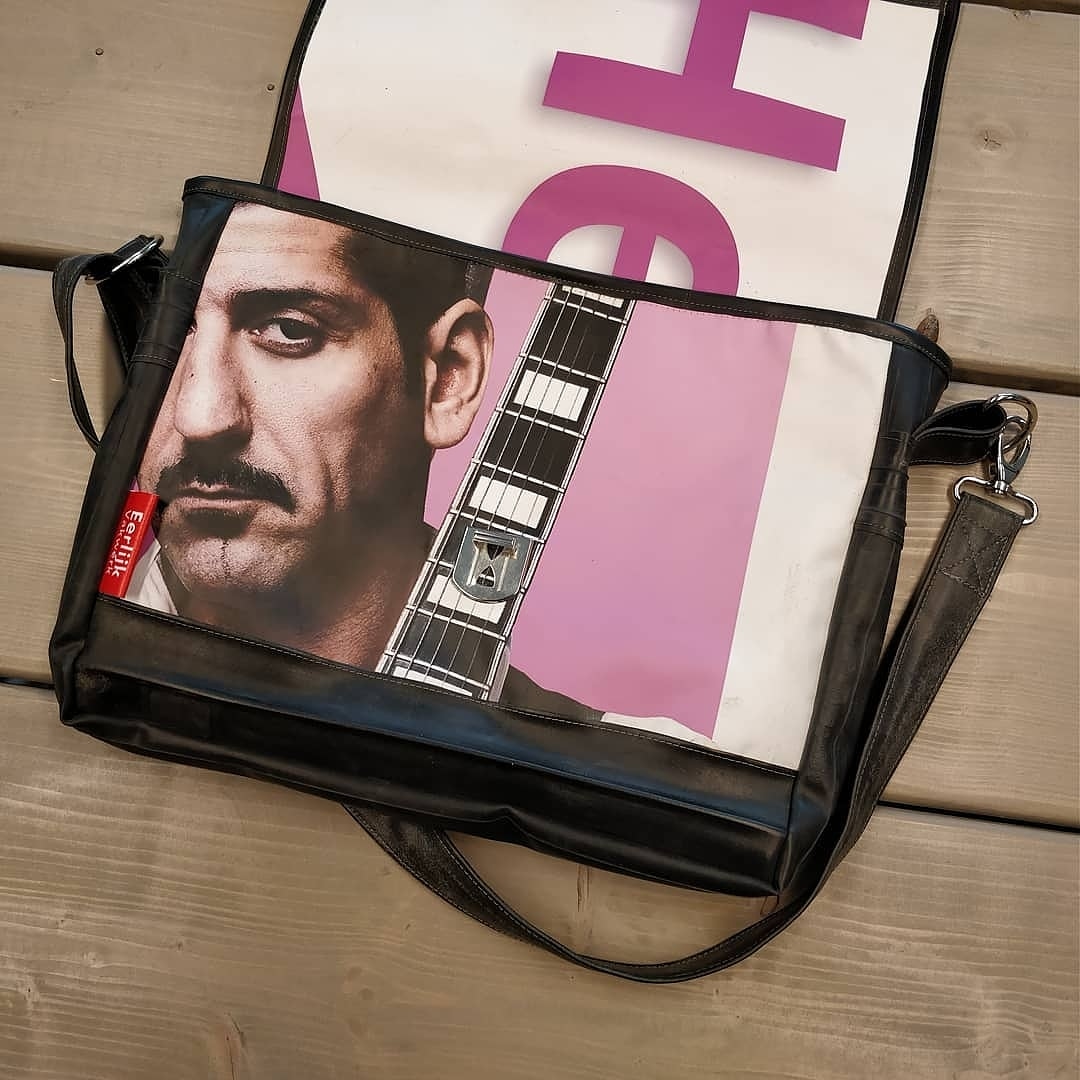 Messengertas ♻️👌
#DannyVera  #spandoek #recycling #fietsband #vakwerk #sociaal #duurzaam