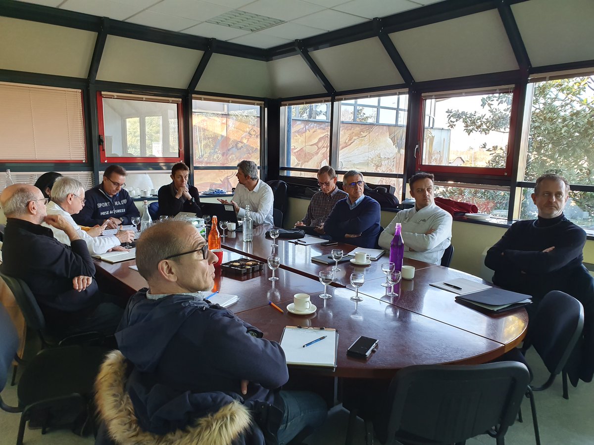 MECABOURG01's tweet photo. [PROJETS] Ce jeudi 4 déc. a eu lieu la 4ème réunion du GT #robotique #industrielle dans le cadre du projet #industrie du futur @Pole_CIMES, @MontBlancIndus, @Mecaloire, @MECABOURG01, #Vilesta. Avec les interventions du cluster @CoboteamRA et de @AURAentreprises. A suivre... https://t.co/p2UkgWwQpt
