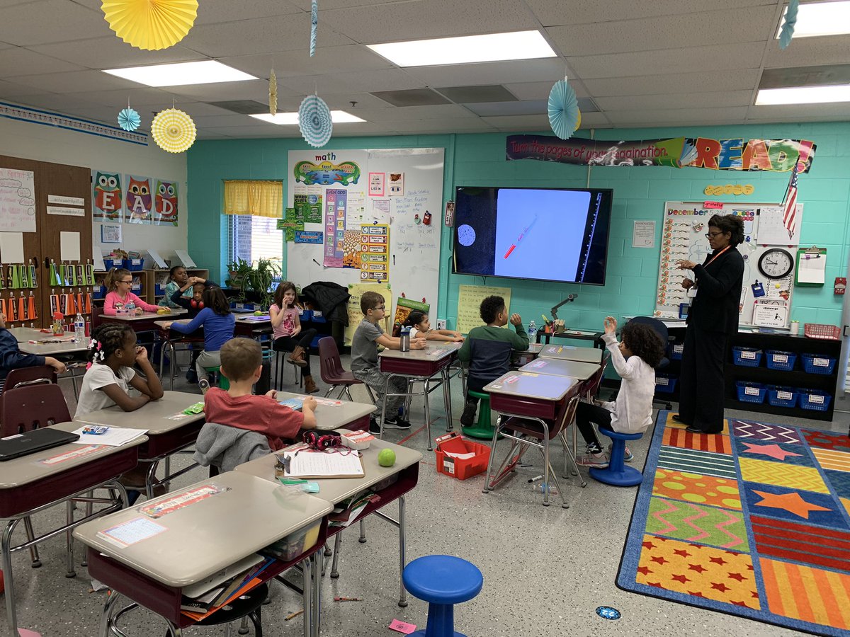 MsGoldman2nd's tweet photo. Ss learning about community planning! Thanks, Ms. Kim!  @VilofWoodridge @SipleySchool @Woodridge68 https://t.co/EoK6hDwYIG