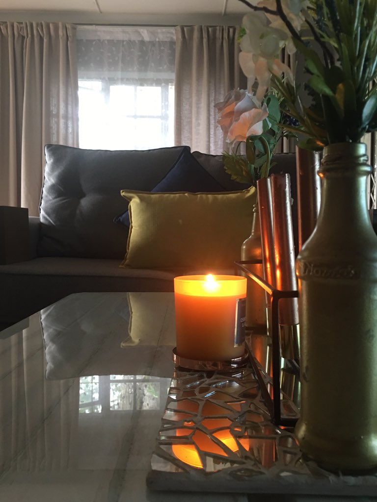 diyyolande's tweet photo. Yes that is a @NandosSA sauce bottle!! I do alot of recycling as a DIYer!. With gold spray paint from @BuildersSA you are set up for GOLDNESSโจ
.
Scented candle from @MrPriceHome
.
#diyyolande #diyguru #diyrecycle #scentedcandle #chateauntsele #nandossauce #mrphomeonline https://t.co/PAMea7oiZN