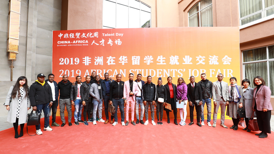 AGBA_CN's tweet photo. < Day 2 >

Massive turn outs of African students eager to meet and network with employers at the first ever CHINA- AFRICA EMPLOYMENT FAIR organized by AGBA

#Africa #Chinafrica #Africanyouth #Opportunities https://t.co/1ON6po6xJb