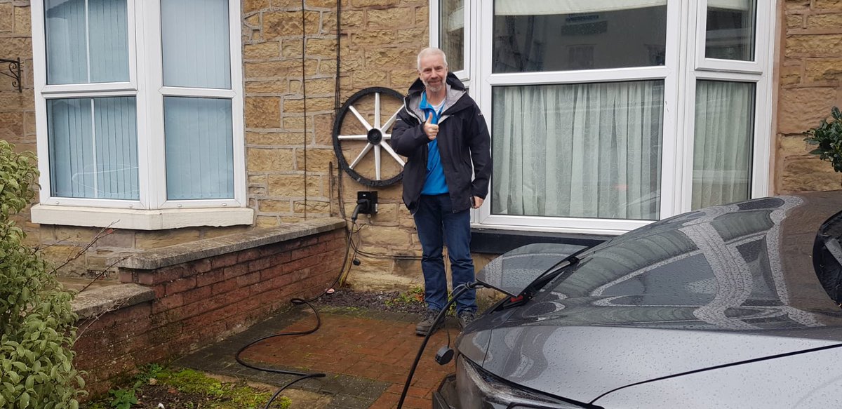 MegaEV1's tweet image. Another happy customer after having their @eocharging #minipro installed. After being told his car was arriving yesterday only last Friday, we were able to fit him in this morning. 
#Evcharging #revolution #ElectricVehicles