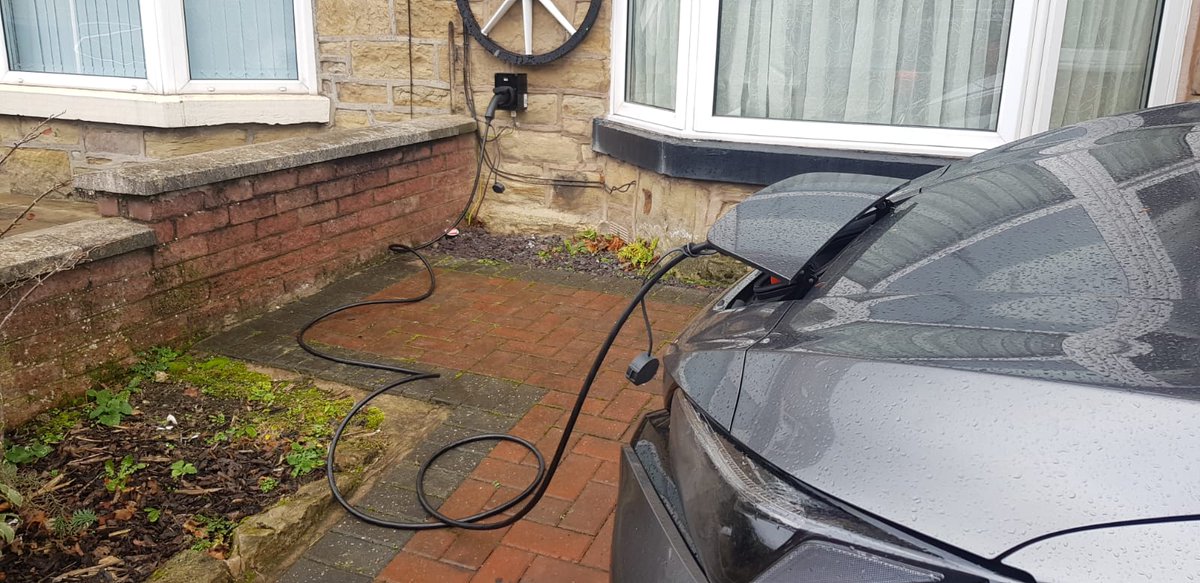 MegaEV1's tweet image. Another happy customer after having their @eocharging #minipro installed. After being told his car was arriving yesterday only last Friday, we were able to fit him in this morning. 
#Evcharging #revolution #ElectricVehicles