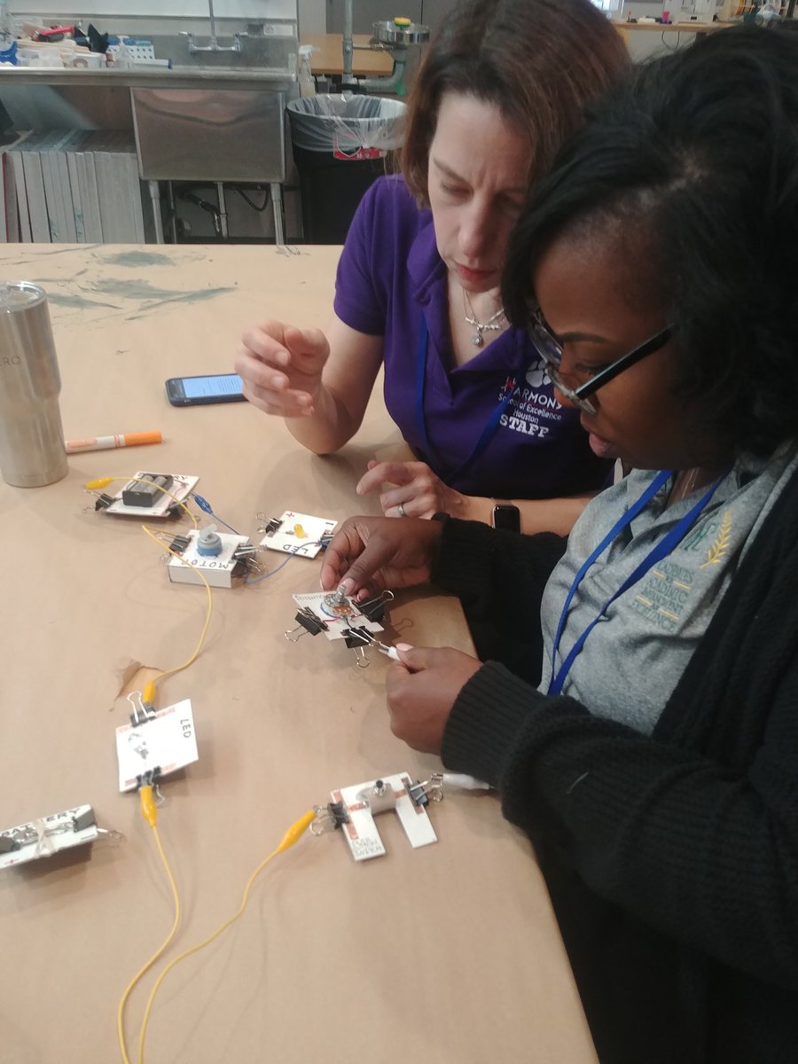 doramedrano777's tweet photo. Kicking off our @MakerEdOrg #MakerEdApproaches workshop at @BakerRipley Houston #FabLab with some #circuitblocks! Excited to have educators from @hpsgate @hpshoustonnorth join us for the next 3 days! @aVndrwrff https://t.co/0FcxWCH20p