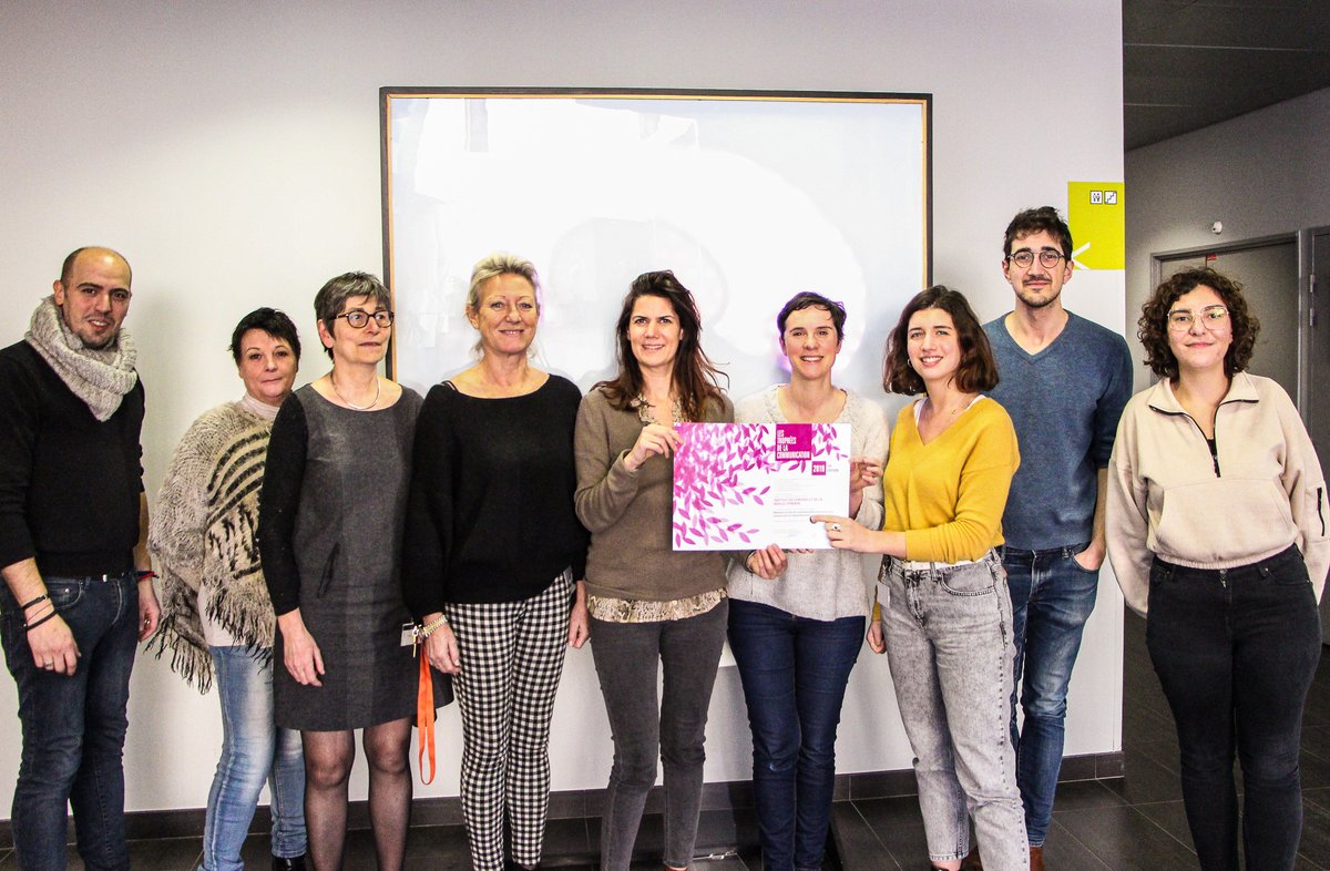 InstitutCerveau's tweet photo. 🤗 🎖 L’ICM, récompensé aux Trophées de la communication pour ses #OpenBrainBar, évènements ouverts au grand public qui permettent d’obtenir des réponses concrètes aux grands enjeux de la santé de demain. Merci à @Sciences_Avenir, à nos chercheurs et au public pour leur soutien ! https://t.co/xZIfBkir9d
