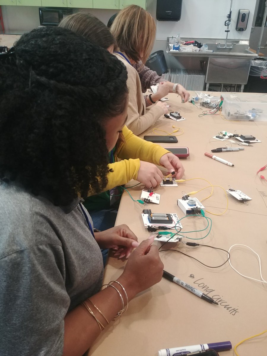 doramedrano777's tweet photo. Kicking off our @MakerEdOrg #MakerEdApproaches workshop at @BakerRipley Houston #FabLab with some #circuitblocks! Excited to have educators from @hpsgate @hpshoustonnorth join us for the next 3 days! @aVndrwrff https://t.co/0FcxWCH20p