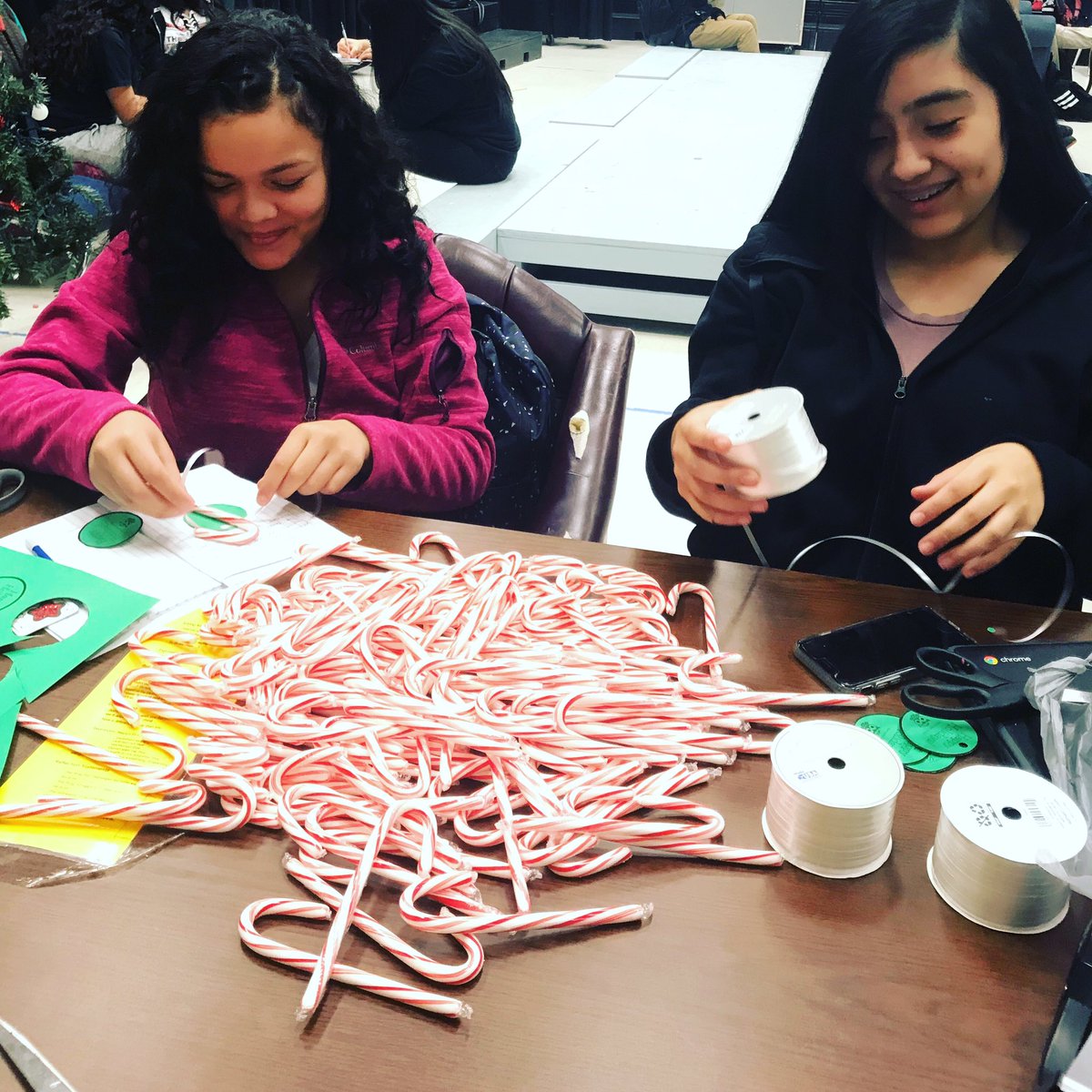 BusseyTheatre's tweet photo. Advanced theatre elves working on a treat for the elementary students we will see on tomorrow’s Bussey Fine Arts Holiday Tour! @GISDArts @Bussey_Owlets https://t.co/j1jqFVqNYd