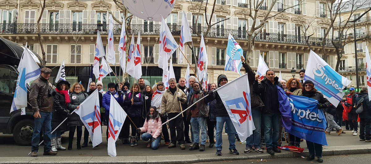 FederationAuto's tweet photo. #5decembre2019 la @FederationAuto @fa_fpt @SNPTES @faspppats #fapolice #snupmi #fafph #fafptparishabitat mobilisés pour défendre les #retraite https://t.co/MhlESAsdcd
