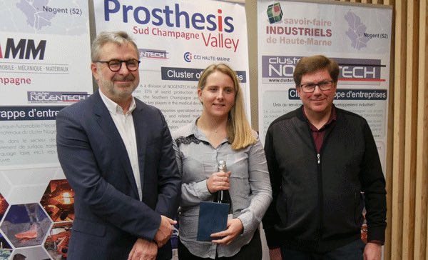 CNogentech's tweet photo. @JHM du 04/12/2019 Louise Mairot, entourée de Dominique Lemaire, directeur général de #Forgex, et de Jean-Marie Martin, son maître d’apprentissage. Formée à @AnteUTTNogent52 et embauchée à Nogent, en tant qu’ingénieure @UTTroyes, un parcours exemplaire. https://t.co/KCuOvlnRLN https://t.co/6Nbw3TeFv2