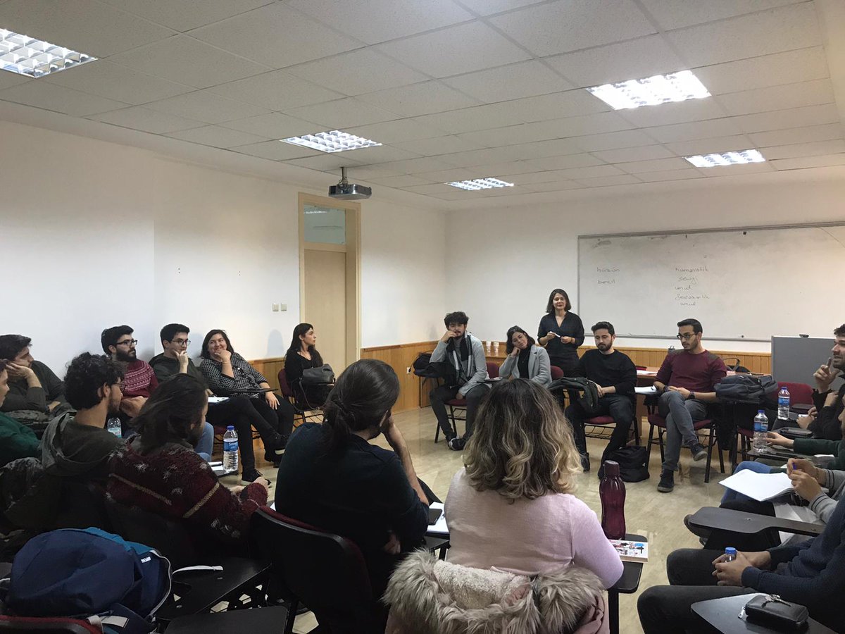 cusamer's tweet photo. Güz döneminin son Yuvarlak Masa Toplantısı Dr. Öğr. Üyesi Marella Bodur Ün moderatörlüğünde düzenlendi. Toplantıda "Toplumsal Cinsiyet ve Siyaset" konusu tartışıldı. #cukurovauniversitesi @marbodur https://t.co/ZigsOnXoJl https://t.co/4iBeFR2c0j