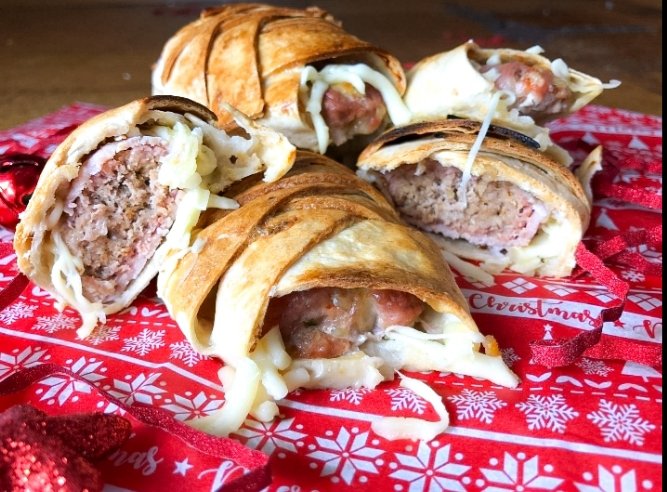 Emslims2's tweet photo. Hey guys! My recipe for my cheesy pigs in blankets is now available on my YouTube channel below ⤵️ #RecipeOfTheDay #YouTube 

Watch "Cheesy pigs-in-blanket sausage rolls" on YouTube https://t.co/g2LWvPJHqK https://t.co/RB53nLcBFO