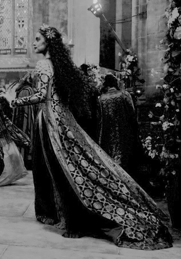 -`Rᴜssɪᴀɴ ʙᴀɴᴅɪᴛ´-

 ╭ ›› Extensıve &amp; Descrıptıve.
╭ ›› Vikings RP.

              -`〔 ➠ＤＡＳＨＡ  〕´-

➸ Lᴜᴄʜᴀ﹐ ᴠᴇɴɢᴀ ʏ ɢᴀɴᴀ ᴄᴏɴ ʟᴀ ᴍɪᴇʟ ᴅᴇ ʟᴀ ᴠɪᴄᴛᴏʀɪᴀ .
➤ Wʀɪᴛᴛᴇɴ ʙʏ﹕  ﹟Bʀɪxᴛᴇʀ
↳   Rt + ♡