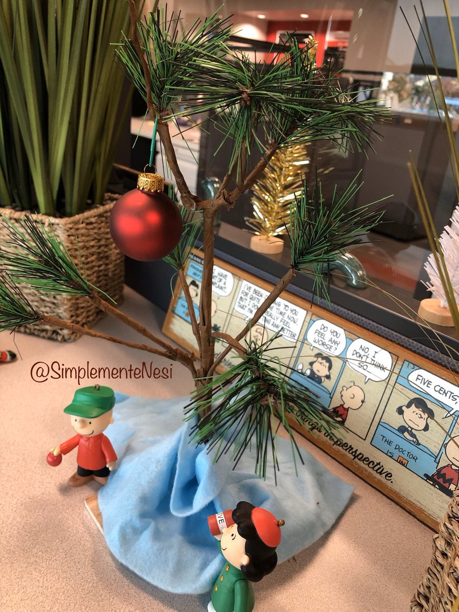 SimplementeNesi's tweet image. Y como paso más tiempo en la oficina que en casa, entonces decoré mi escritorio! 🤷🏻‍♀️😁💋

🎄☃️🎅🏻🎄☃️🎅🏻🎄☃️🎅🏻🎄☃️🎅🏻

#CharlieBrownTree #CasiNavidad