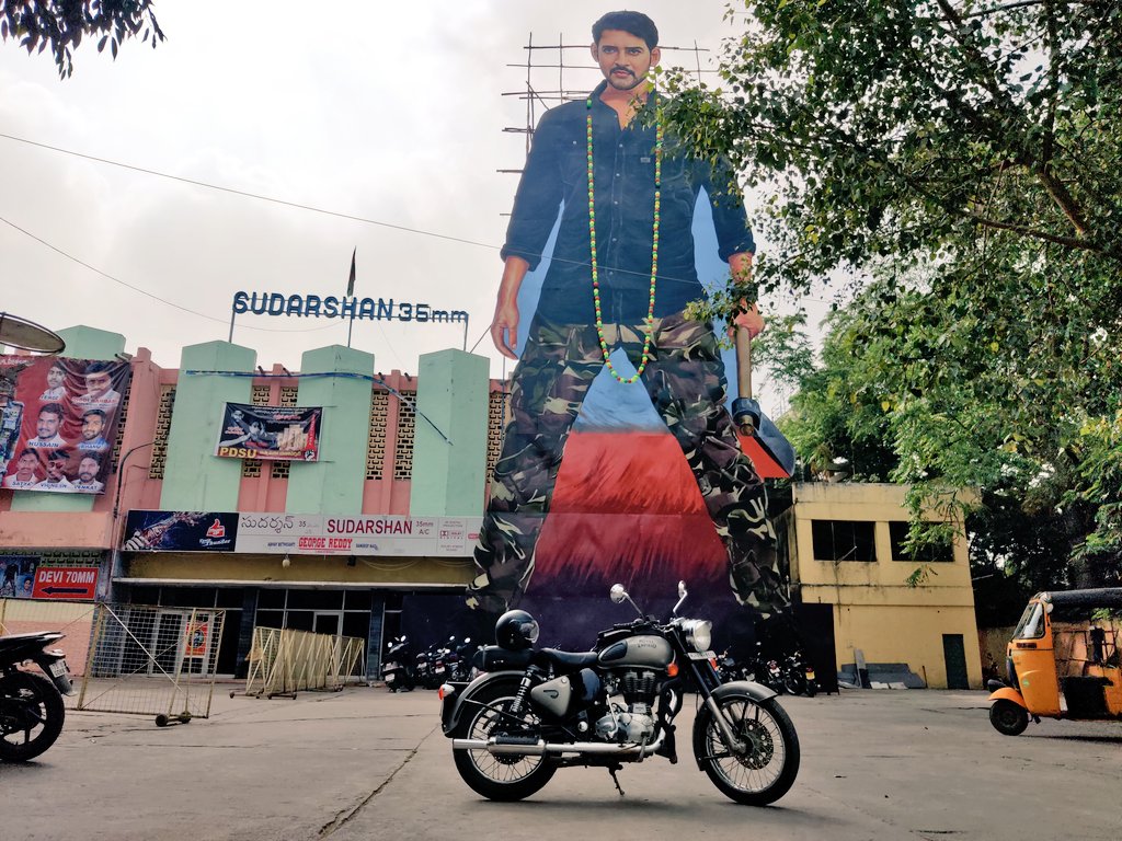 Superstar_143's tweet photo. #AllTimeRecord4MindBlock
#SLNSecondSingle Ki Records Ani Mana Chethilo Undali !!!
Mana Highest 7.87 M views Maname Kotali !!! Likes Daaniki Double, Triple Ravali !!!
#SarileruNeekevvaru
#MASSMBMondays @urstrulyMahesh @AKentsOfficial @AnilSunkara1 @AnilRavipudi https://t.co/OW2Zooc9XK