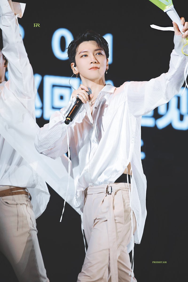 Pressit_kr's tweet photo. 191123 ‘Section 1_We Are Your Vision’ #TEN
다가오는 모든 겨울에도 함께 있게 해 주세요☃️🍰 https://t.co/V9KpLEkQEJ