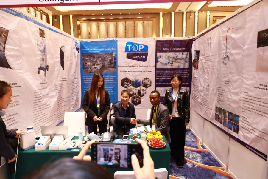 AGBA_CN's tweet photo. Invited guests, representatives &amp; African students exhibited the booths of over 40 Chinese and Global enterprises.

Students took this chance to connect &amp; present themselves to employers with hopes of discussing possible future employment, trainings, exchanges, etc. https://t.co/BLdR7dbOTr