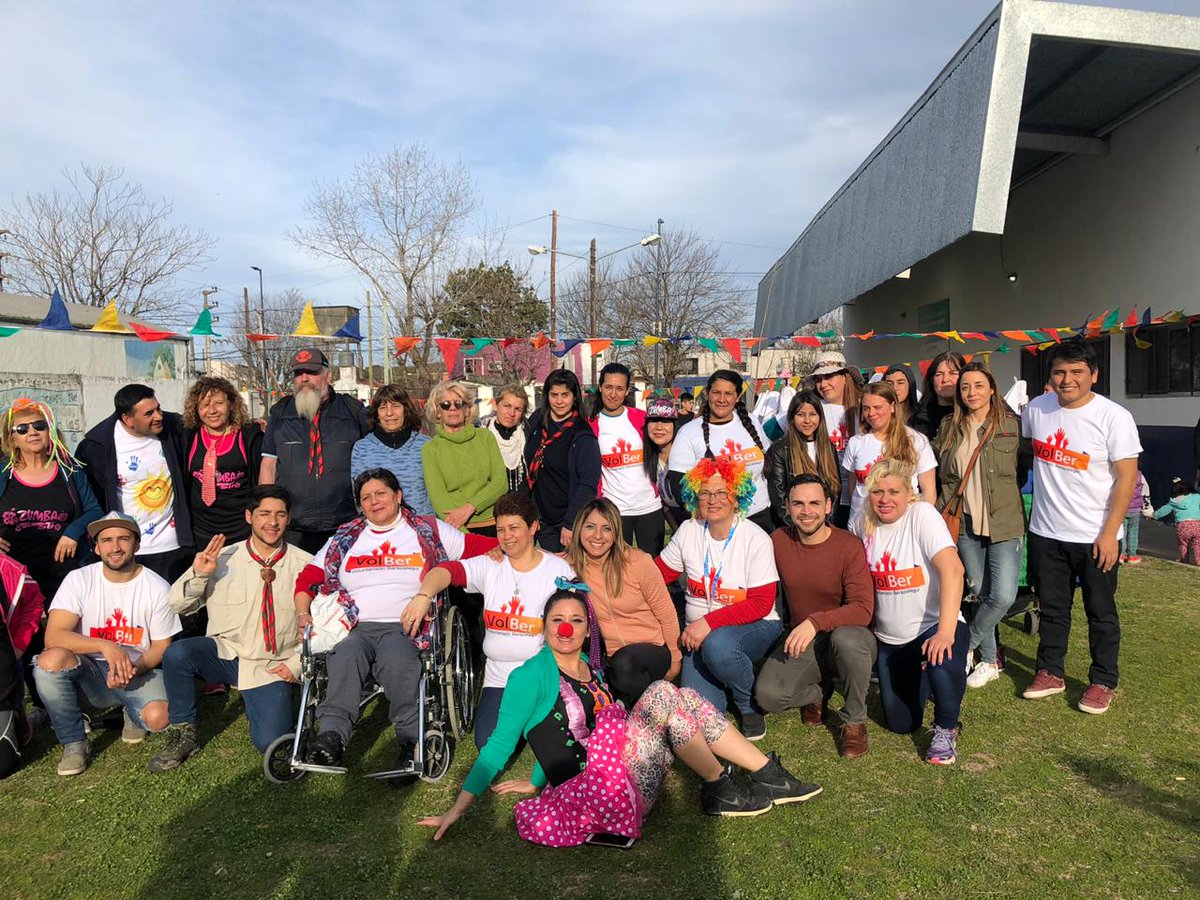 SecTrabajoBegui's tweet photo. #DiaDelVoluntariado
Saludamos y felicitamos a los voluntarios de #VolBer por su esfuerzo y colaboración para hacer de #Bera una ciudad más solidaria. ¡Feliz día! Vos también podes ser parte. Comunicate con el Programa de Resposabilidad Social al 4356-9200 int. 1191. https://t.co/veqJ7RCqcB