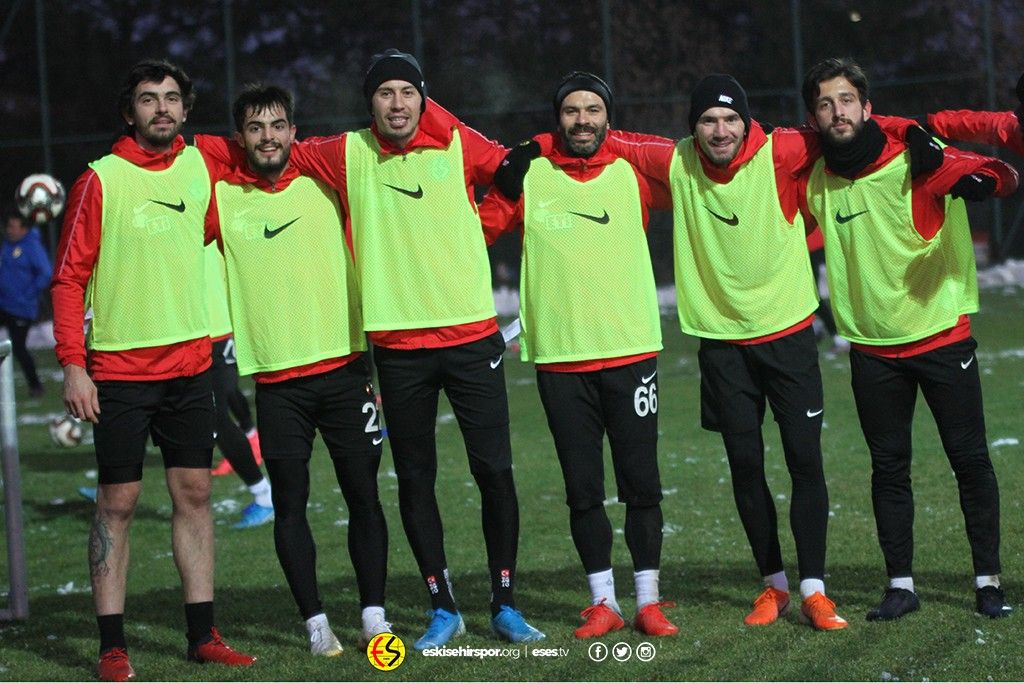 Takımımız TFF 1. ligin 14. haftasında karşılaşacağımız, Cesar Grup Ümraniyespor maçı hazırlıklarını bugün Vali Hanefi Demirkol tesislerinde, gerçekleştirdiği ter antrenmanı ile tamamladı. 

buff.ly/387eVkc
