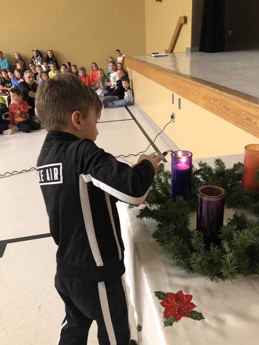 Sous le thème de Réveille-toi, les élèves de L’ÉÉCC se recueillent pour la première semaine de l’avent. #CSDCEOcatho