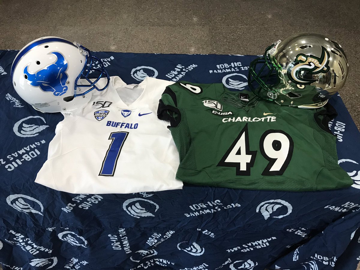 Alnutt41's tweet photo. @CoachLeipold and I are looking forward to this @TheBahamasBowl experience for our @UBFootball student-athletes!!  #CreatingMemorableMoments 🤘🏾#GoBulls https://t.co/0n091sZ4e1