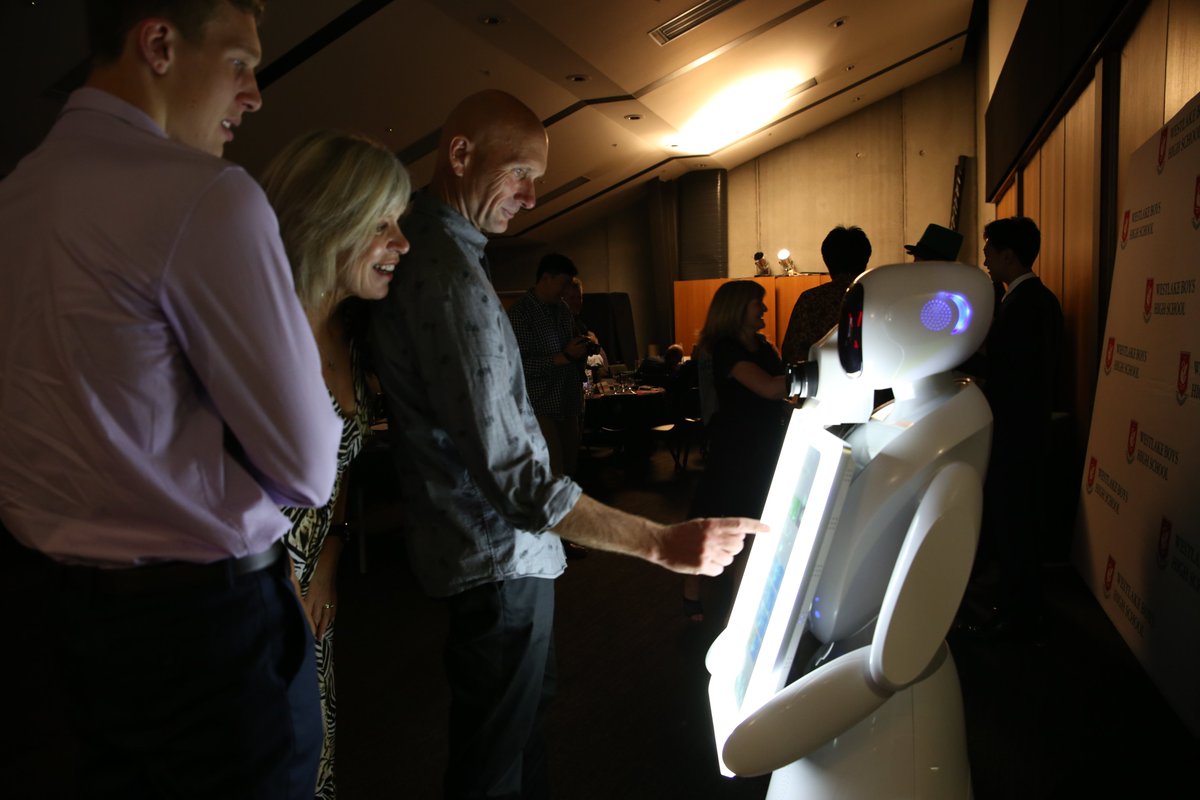 ServiceRobotsUK's tweet photo. Eva Photography Robot Enjoying Events In New Zealand! 
#Robots #Events #NewZealand #School #Hire #Purchase #AI #Innovative #Picture #Photography #RnD #Christmas #Parties https://t.co/EADka8hWZy
