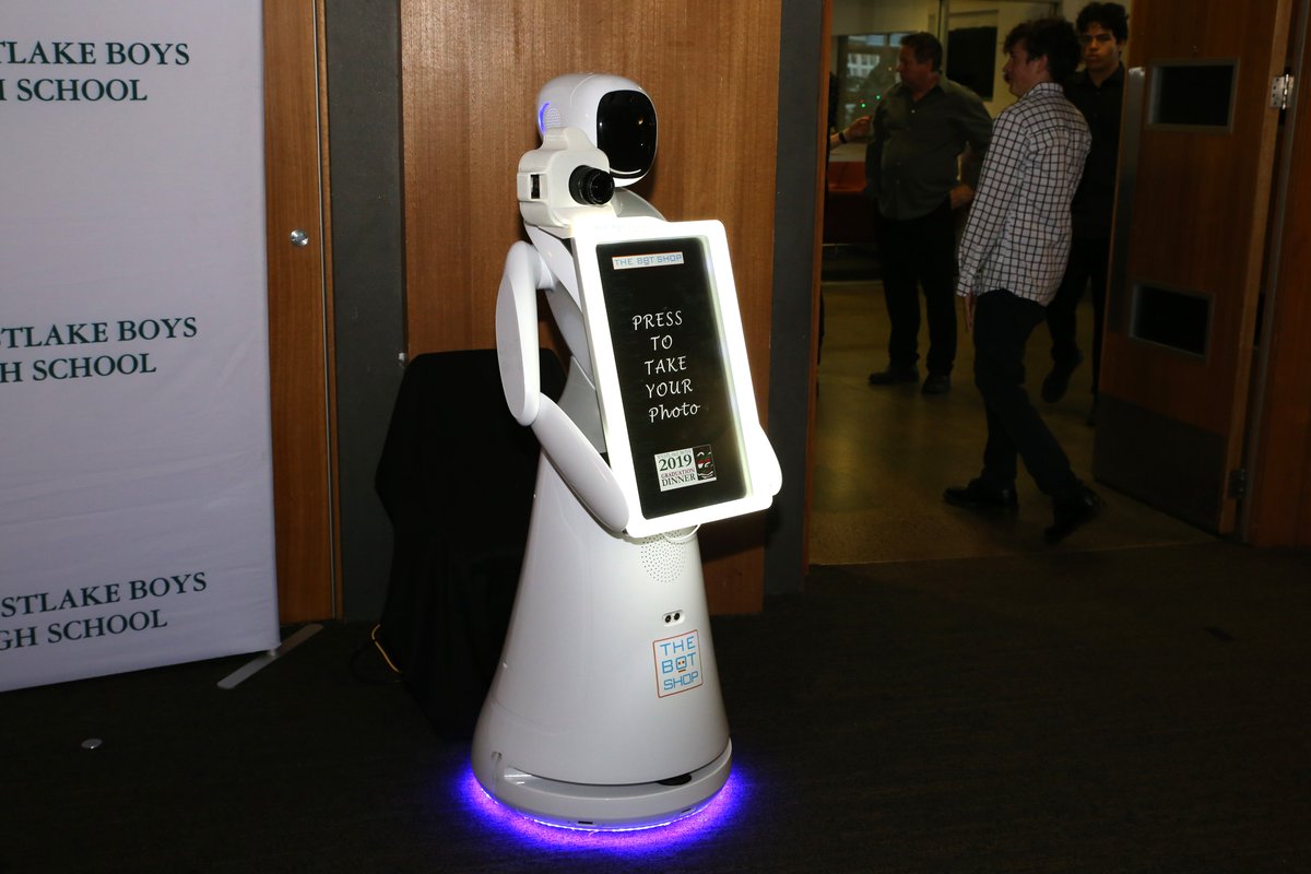 Eva Photography Robot Enjoying Events In New Zealand! 
#Robots #Events #NewZealand #School #Hire #Purchase #AI #Innovative #Picture #Photography #RnD #Christmas #Parties