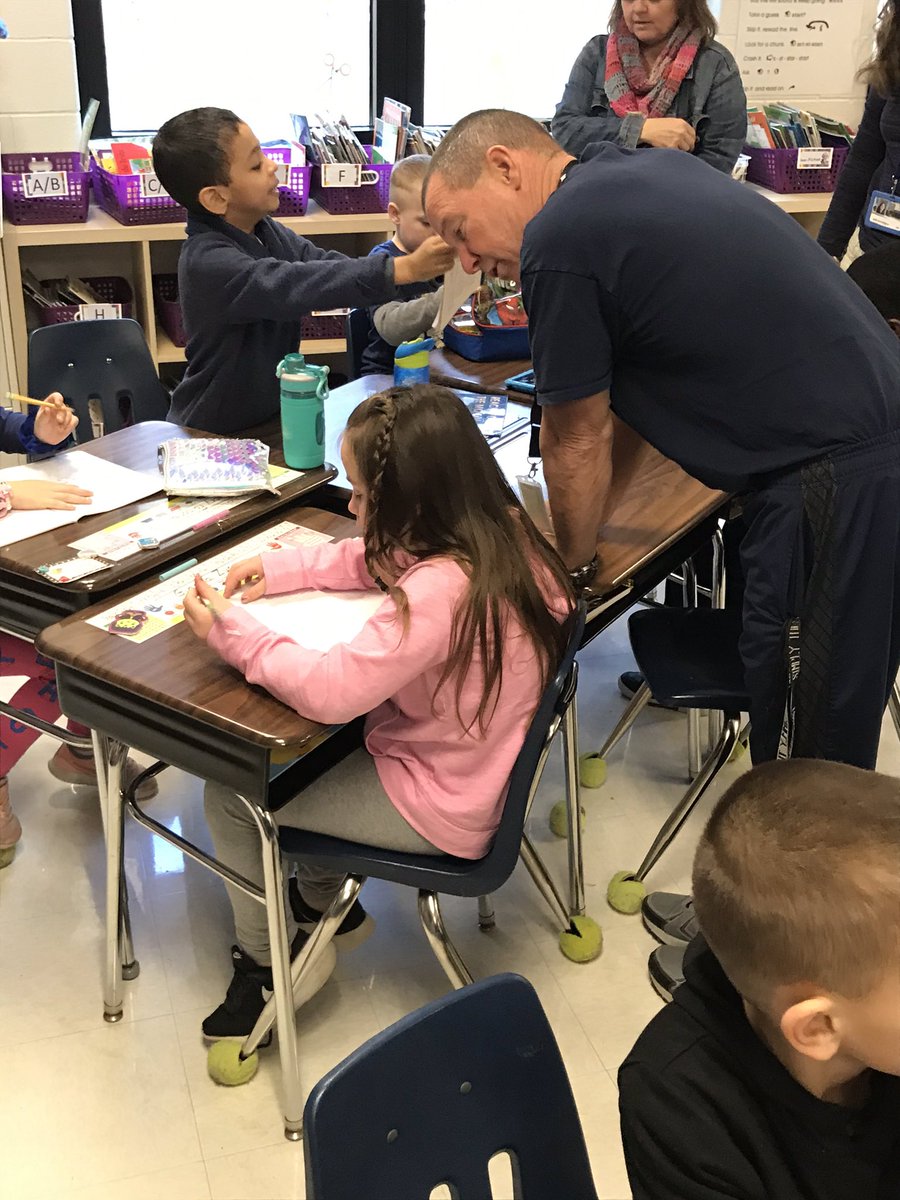 Following gym class, students <a href="/CSDDavisES/">Davis-ES</a> enjoyed some reflective Type 1 Collins writing with Mr. Lauch before starting a fantastic Mrs. Beecher Math lesson. @Centennial_SD #teamcsd