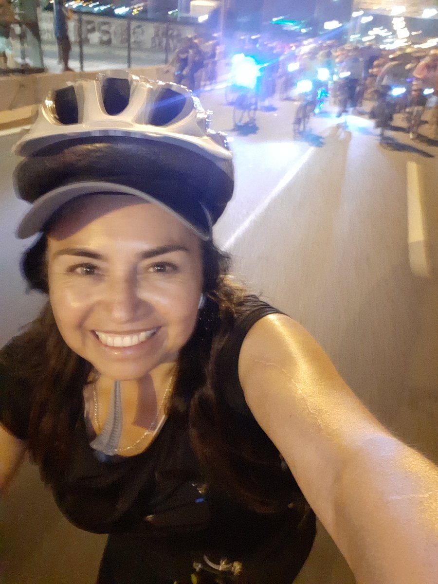 Fidelisa31's tweet photo. #cicletadaprimermartes  Un pedaleo maravilloso nos tomamos rutas de Santiago las cuales están prohibidas para los pedaleros y una parte del autopista.Todos juntos con un solo propósito.DIGNIDAD PARA EL PUEBLO  Ya basta de desigualdades en la distribución de riquezas y cultura🚴‍♀️🇨🇱 https://t.co/0rjWpiSxjX