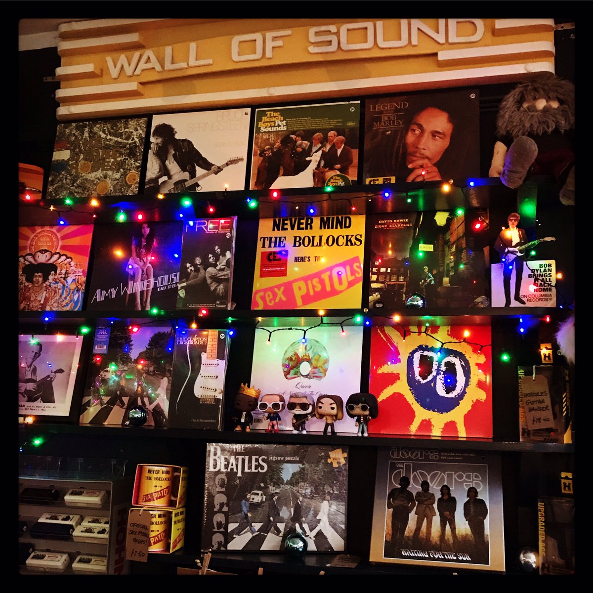 unionmusicstore's tweet photo. Late night shopping in Lewes tonight folks! We’ve got mulled wine and mince pies and a shop full of great vinyl, t shirts, puzzles, greetings cards and loads of fantastic gifts...Come and say Hi! https://t.co/U9aD6mjBE8