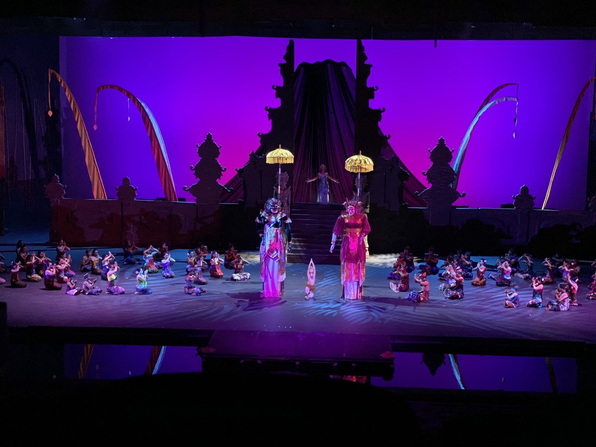 edwhien's tweet image. 36 claypaky Mythos 2
30 claypaky sharpy wash 330  , rocking on bali agung theatre  , Gianyar Bali  #claypaky #mythos2 #sharpywash330 #claypakymythos2 @ClayPakyNews @acoustickl