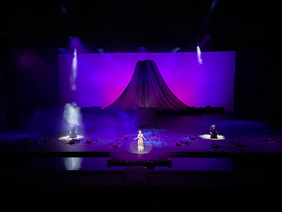 edwhien's tweet image. 36 claypaky Mythos 2
30 claypaky sharpy wash 330  , rocking on bali agung theatre  , Gianyar Bali  #claypaky #mythos2 #sharpywash330 #claypakymythos2 @ClayPakyNews @acoustickl