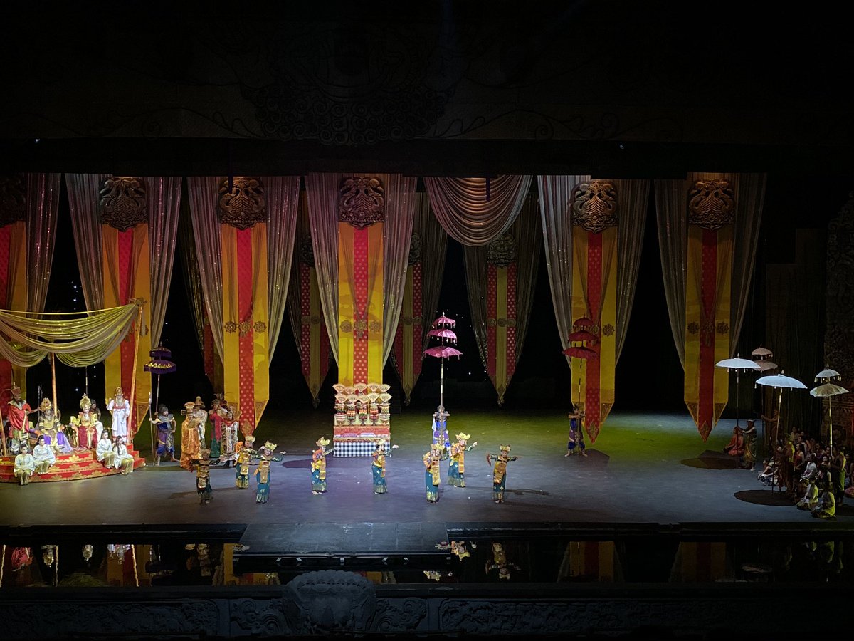 edwhien's tweet image. 36 claypaky Mythos 2
30 claypaky sharpy wash 330  , rocking on bali agung theatre  , Gianyar Bali  #claypaky #mythos2 #sharpywash330 #claypakymythos2 @ClayPakyNews @acoustickl