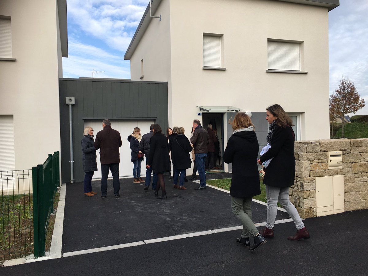 Inauguration à #Lesneven de 19 pavillons vendus en #vefa à Finistère Habitat. Un bel exemple de coopération inter bailleurs pour offrir un habitat accessible et de qualité à l’ensemble des finistériens. <a href="/JeanPaulVermot/">JeanPaulVermot</a> <a href="/finistere_29/">Département du Finistère</a> <a href="/GrazieMelchior/">Graziella Melchior</a>