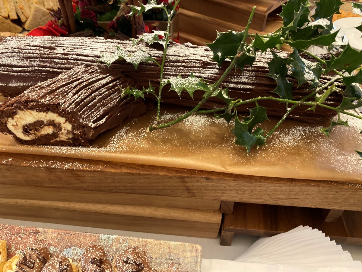 Thank you <a href="/DowningConf/">Downing College Cambridge Conferences & Functions</a> for a lovely festive afternoon🎄🎅 It was great to catch up with the team and we certainly enjoyed all the delicious treats (especially the yule log!)