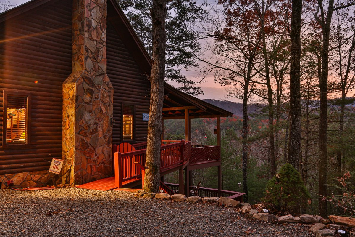 NEW CABIN ALERT!
Mark your calendars to book this special new addition to BSCR!  LIVING ON THE LEDGE is a great getaway with magnificent views! Sure to please!  #wishyouwerehere Call 1-855-345-9173 or blueskycabinrentals.com