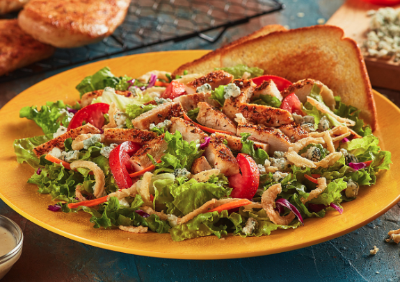 ZaxbysWestBroad's tweet photo. Who's hungry?😋

The Blue Zalad includes mixed greens, red cabbage, carrots, Roma tomatoes, blue cheese crumbles, and fried onions served with a side of Texas Toast. Choose between Buffaloed, Blackened, or Garden. https://t.co/50ZTdkEP7u