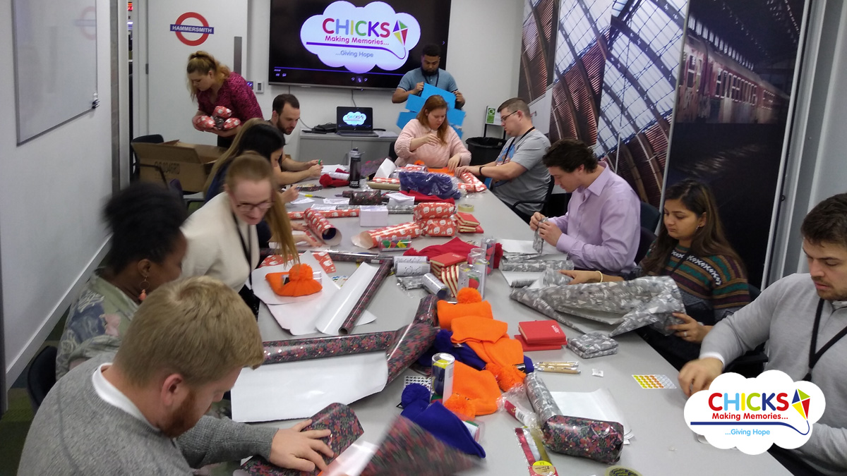 GoBeyondCharity's tweet image. The lovely folk at @SplunkUK HQ in London helped us kick off this year's Christmas present wrapping today, giving their time to wrap gifts for children who came on CHICKS breaks during the year. Thanks to all who helped! 🎁🤗

#christmaspresents #christmasgifts #wrappingpresents