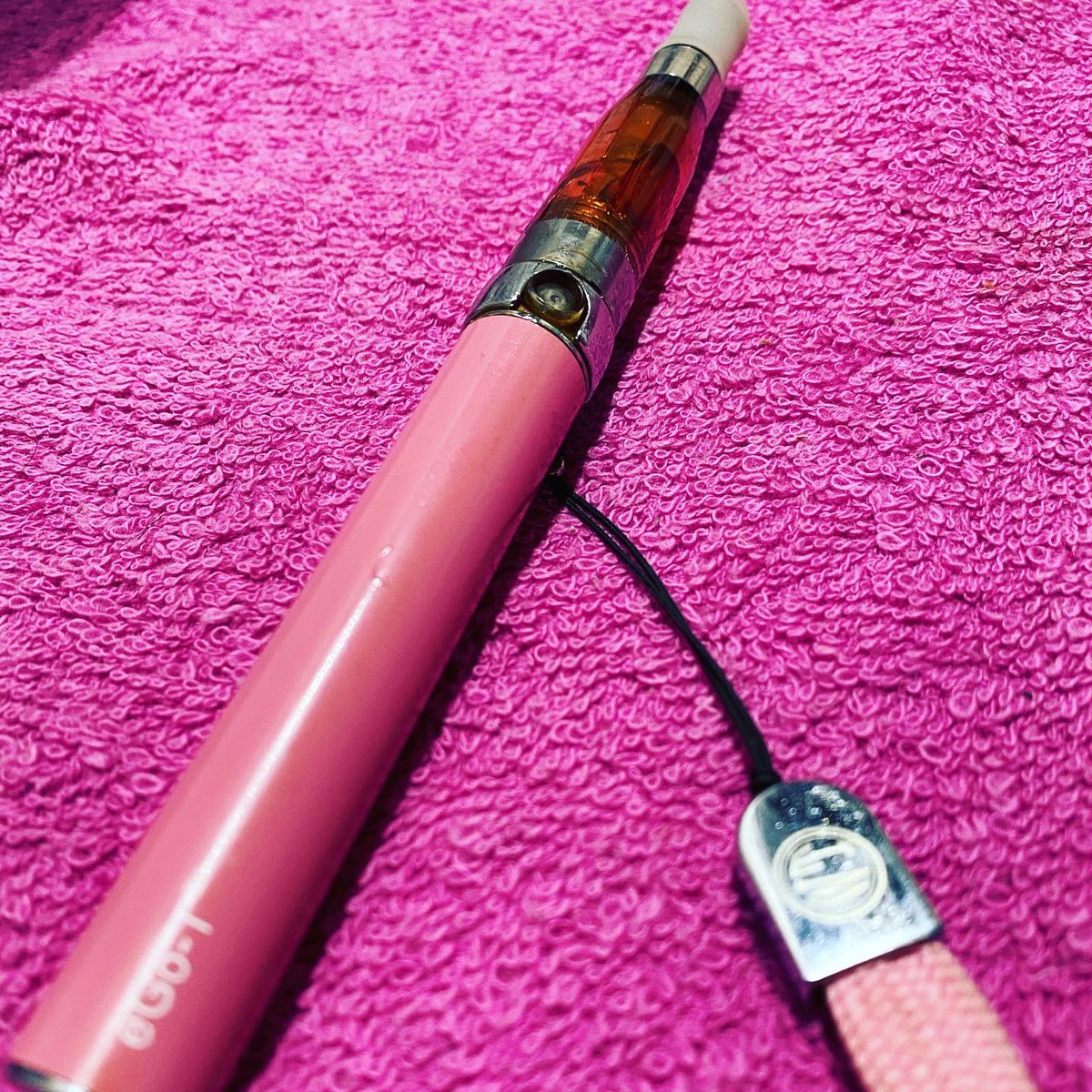 mayu_hitomi's tweet photo. #電子タバコ 【DR.VAPE】【WOLFTEETH】
DR.VAPEは専用のカードリッジをセットして使用。後味はグリセリンが残る感じ。
2枚目のWTは個人的にCBDオイルを使用。強めのフレーバーとCBDでいい感じに決まりますわw
どちらもiQOSより使えると思います。
#drvape #wolfteeth #cbdvape #smoke https://t.co/RJ1rmnGync