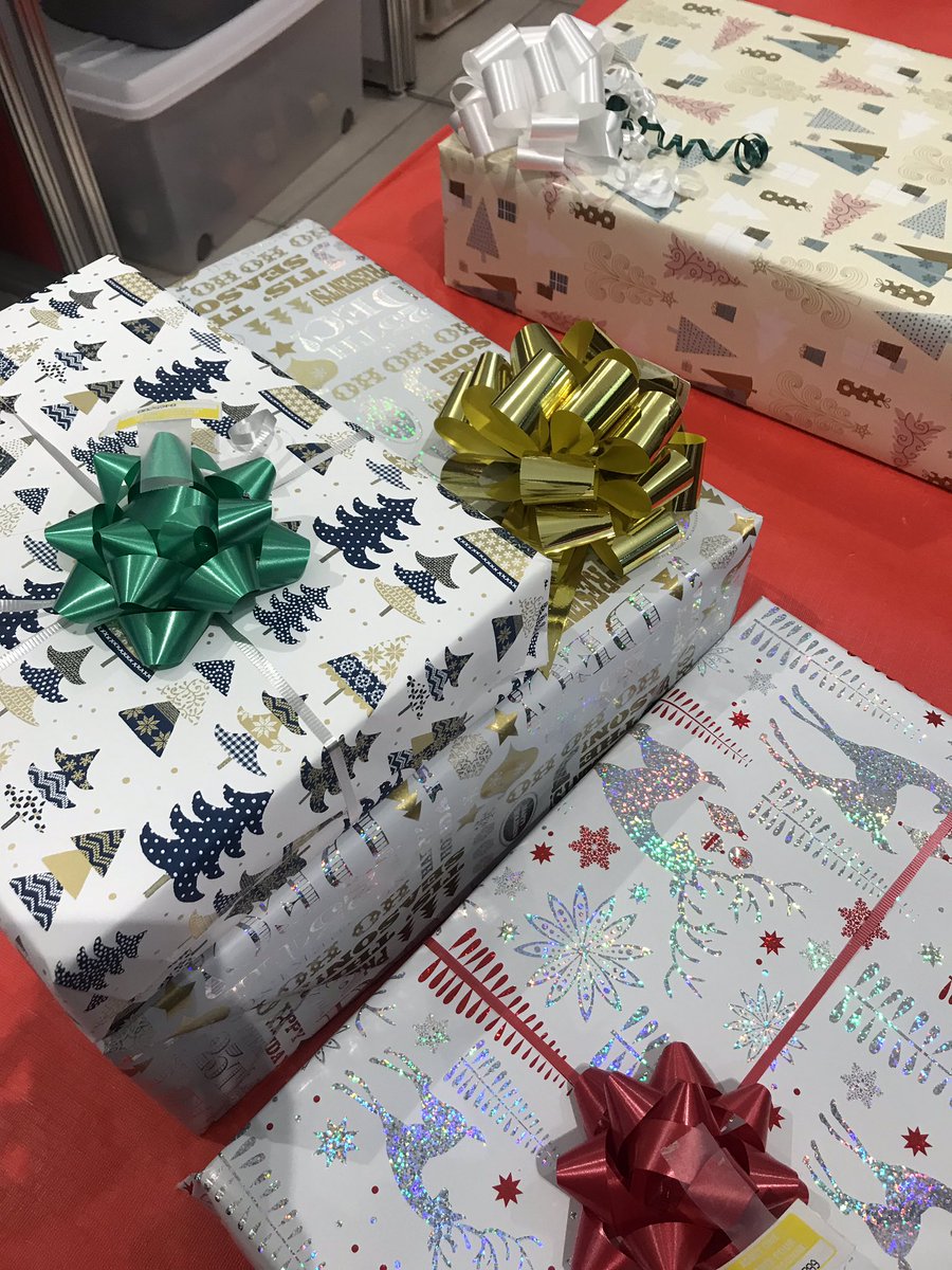 Niamhcanteach's tweet photo. Come support #ocapdd and @BOT_backontrack at the st Laurent gift wrapping station! @StLaurentCentre https://t.co/3jk2f3FQCM
