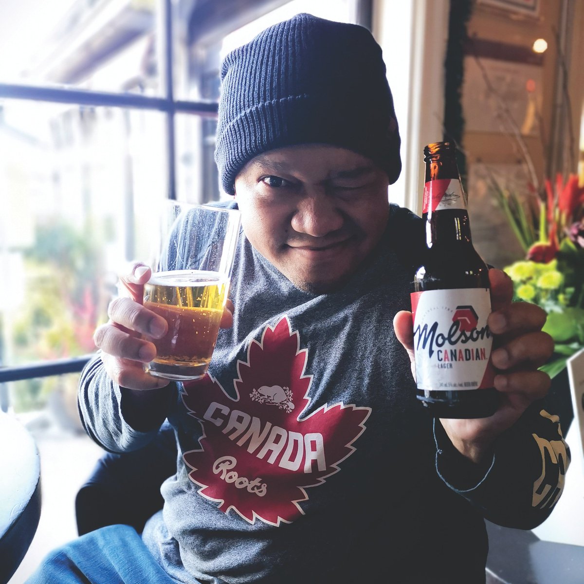 KemboCheng's tweet photo. Gotta have a @Molson_Canadian when in Canada. #molson #BEER #travelphotography #travel https://t.co/sA4YtkXCr3