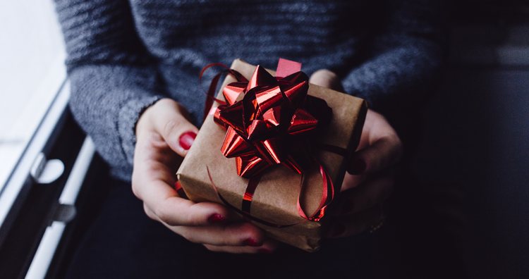 CutlerHomes's tweet photo. Whether it’s Christmas, Hanukkah, a birthday or an anniversary, gift-giving gives us an excuse to spoil our loved ones and an opportunity to shop local! 🎁

16 Totally-Cleveland Gift Ideas for The Holidays: https://t.co/BW1ohtoXyS https://t.co/jVQ4YsVYTd