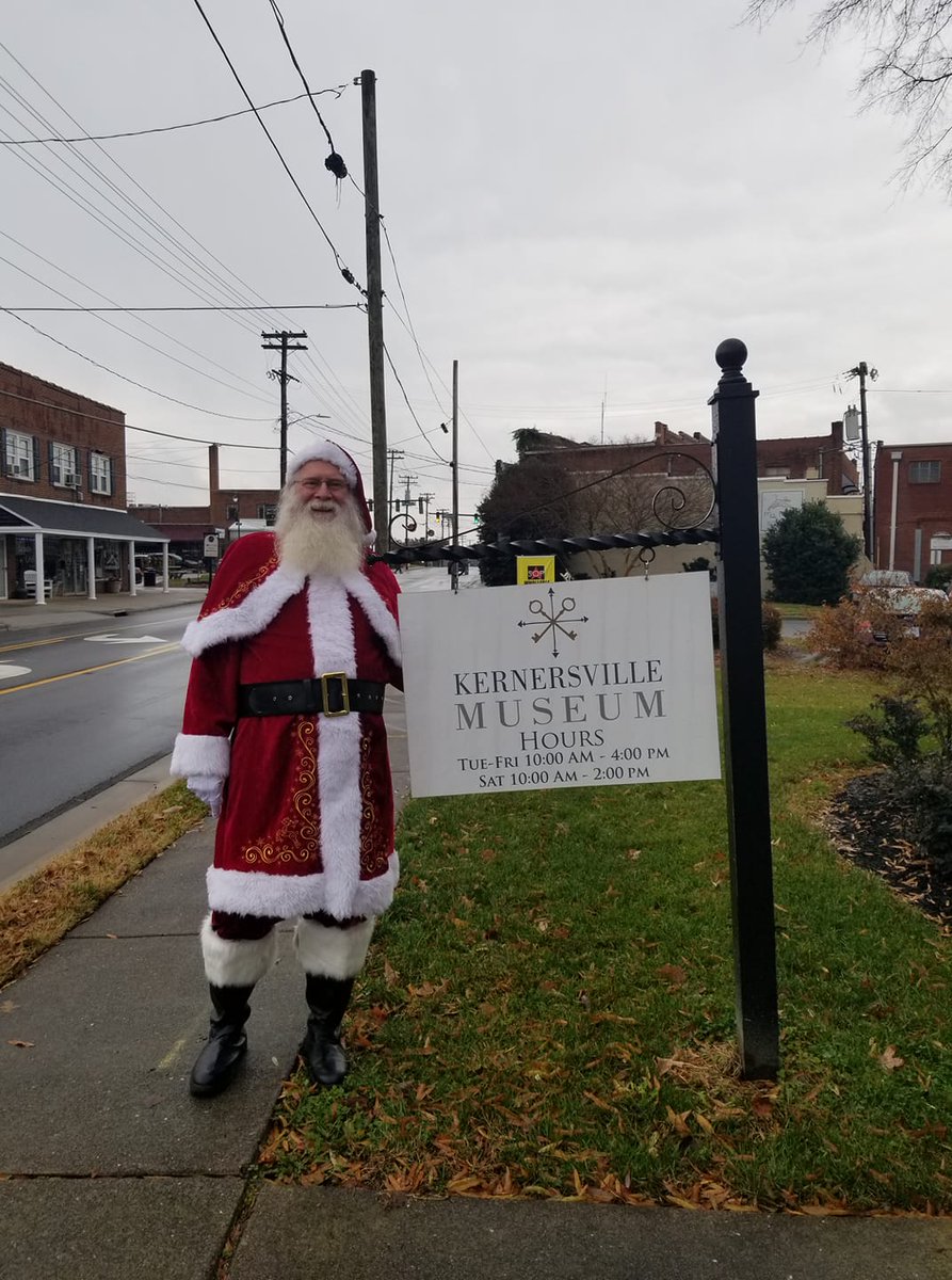 Santa 🎅 will be at the Museum this Saturday from 11-6, taking pictures with the kids! The Historic Train Depot 🚂and Ice Skating Rink ⛸️will both be open too! Make sure you join us for Christmas Around Downtown! 
#Kernersville #kvillemuseum #Holidays #VisitwithSanta #Christmas