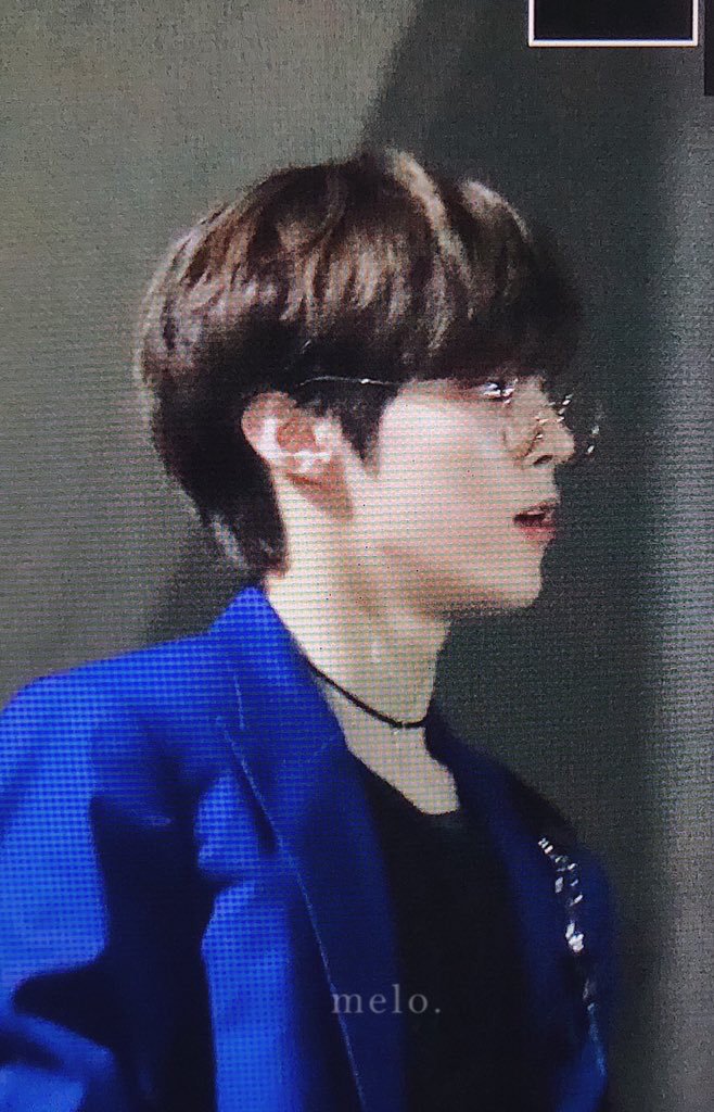 I'm still waiting for Melo to drop the HQ pics of these (*γ»ο½γ»*)
β
Wooseok on his way back to their bus after X1's schedule while wearing his favorite round glasses.