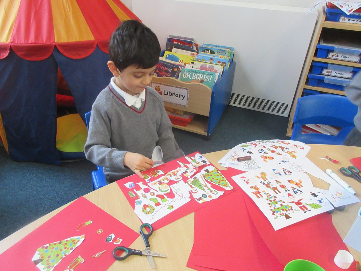 Christmas🎄 has come early to Reception and the boys have been busy creating Christmas themed crafts and developing their cutting skills ✂️ #Lifeinreception #Christmasfun