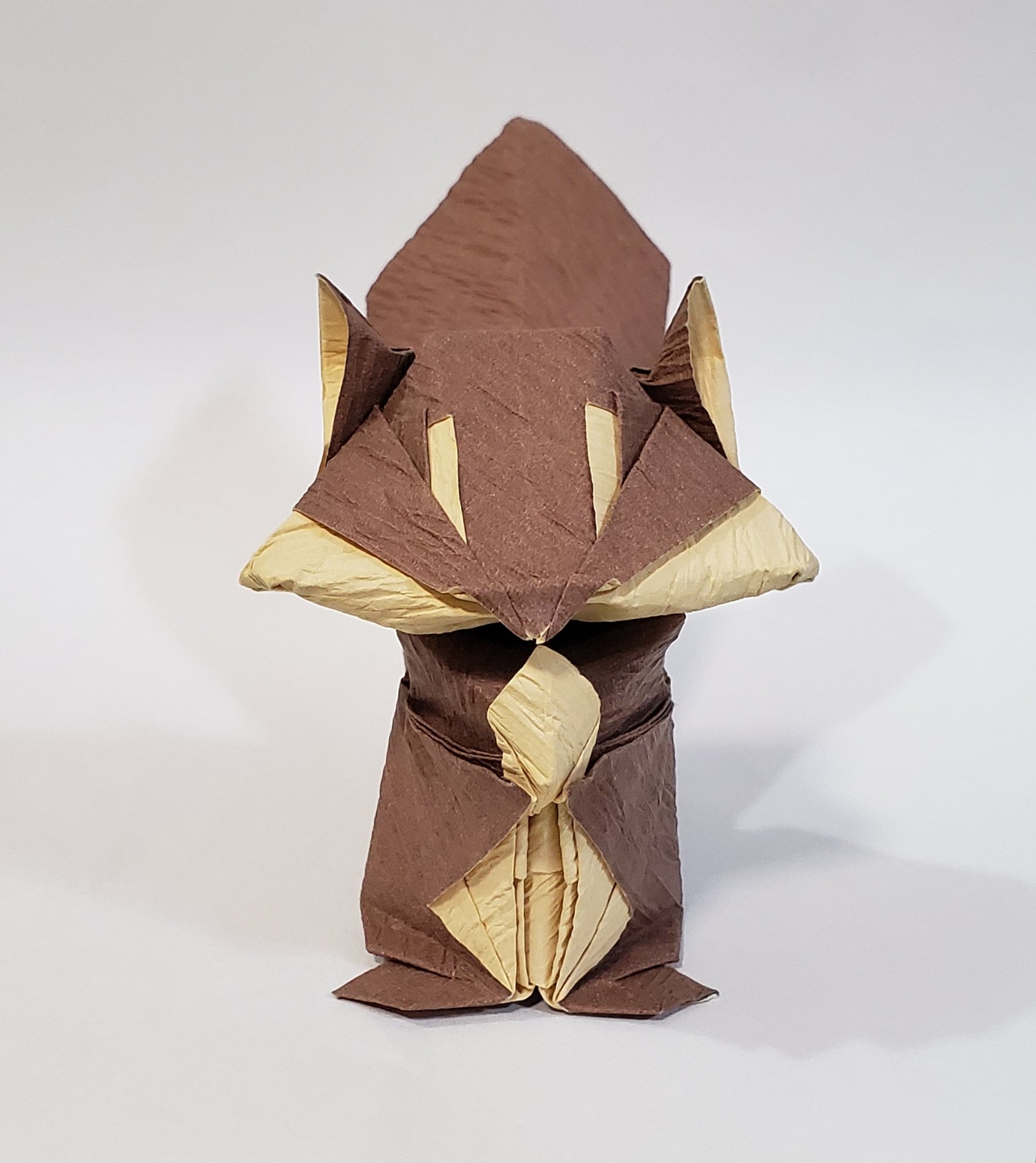 Tatsumi S Mitsuda 折り紙 折り紙作品 冬眠の準備をするリス 折り手 創作 私 30cmクレープ紙 不切正方形一枚折り テレビでこんな感じのリスを見て可愛かったので折ってみました 頬袋をふくらませて木の実を持たせ 少しおでぶに仕上げました 木の実