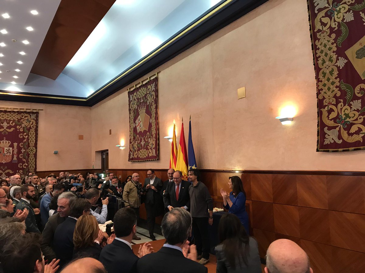 Nuestro corto "Tres generaciones...avanzamos" ha sido galardonado en los #premiosfutura en los que se premiaba iniciativas que trabajasen #igualdadegenero. Enhorabuena a todos los integrantes del taller de cine.