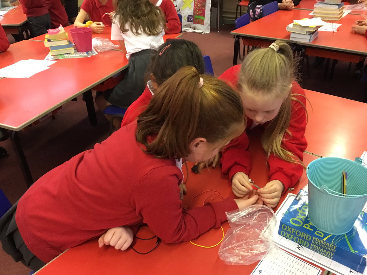 TJPrimary's tweet photo. ๐กOur latest #Year4 topic is aptly named Bright Sparks... the knowledge, curiosity and queries raised this afternoon were electrifying! The children demonstrated and put together simple circuits and are already excited about what they can investigate next #TJTheme https://t.co/s8BFei6iSN