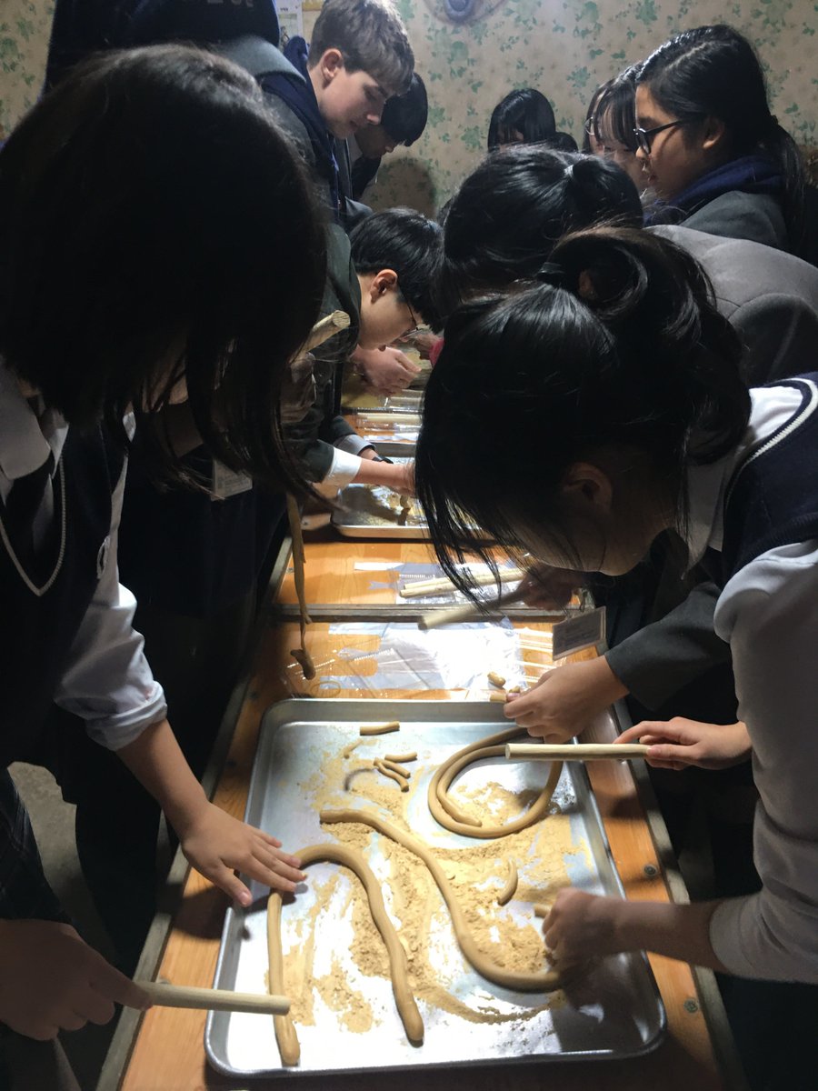 StMichaels_SE16's tweet photo. St Michael's students are having a fantastic time in South Korea, they have been visiting schools and taking part in traditional Korean activities to learn all about the history and culture of this amazing country. #SouthKorea #StMichaels #schoolexchanges https://t.co/bsQnUY7NM4
